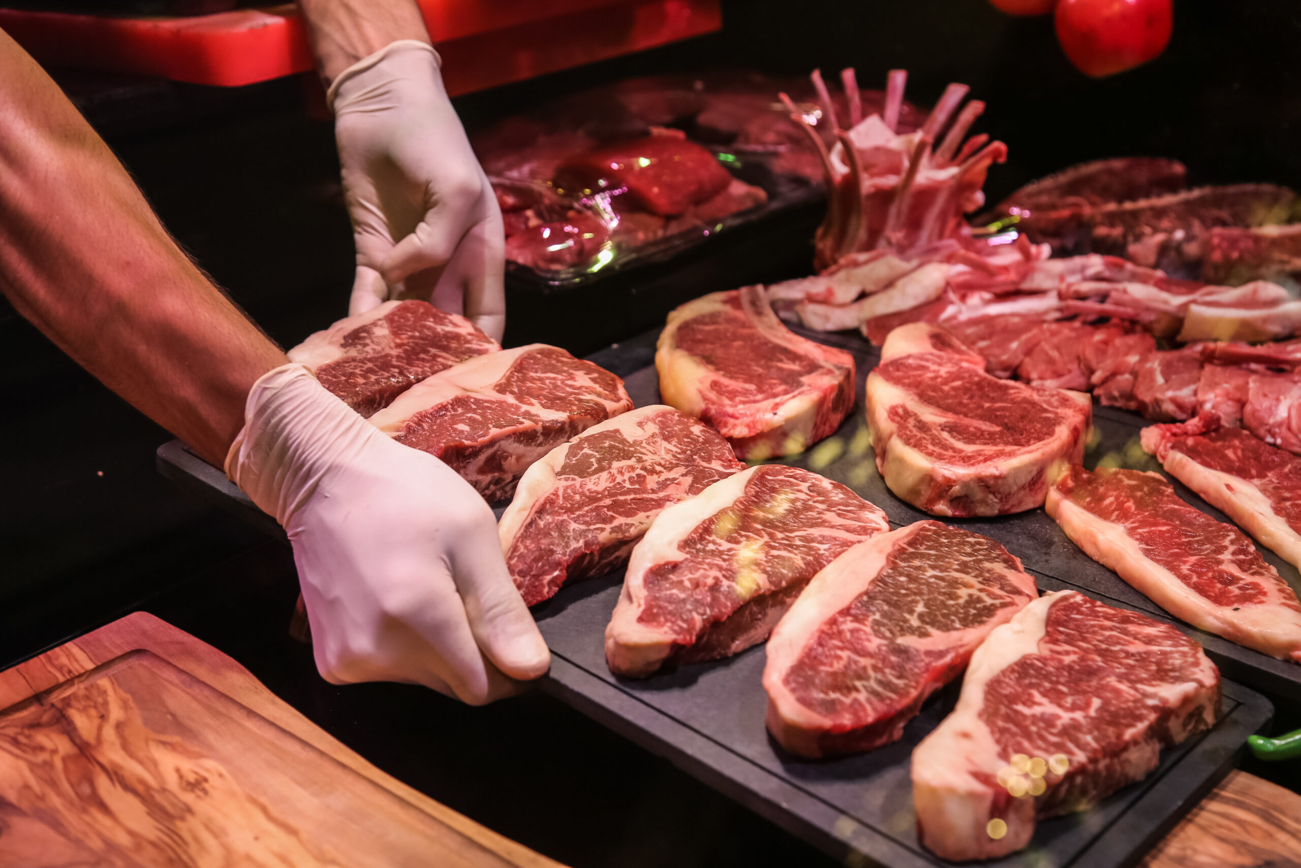Entendendo os Cortes: Diferenças entre Ancho, Chorizo, Picanha e Prime Rib para um Churrasco Perfeito